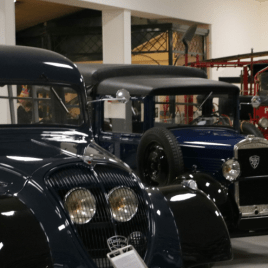 Photo des voitures exposées au musée Peugeot